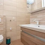 Apartamento 1 Bedroom Awesome In *