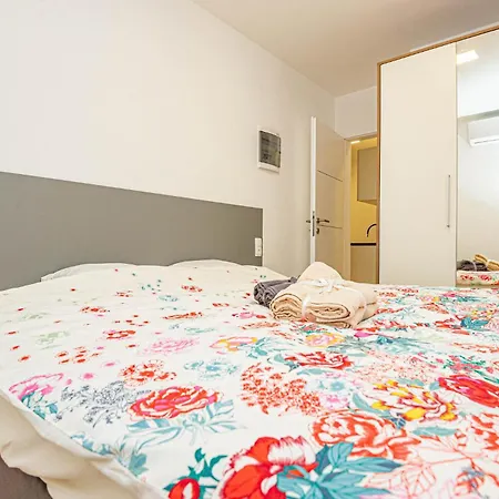 1 Bedroom Awesome In Appartement
