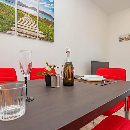 Apartman 1 Bedroom Awesome In Brodarica (Sibenik-Knin)