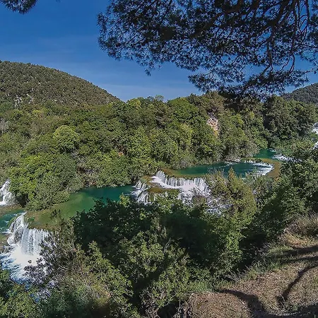 1 Bedroom Awesome In Appartement