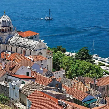 1 Bedroom Awesome In Apartman *