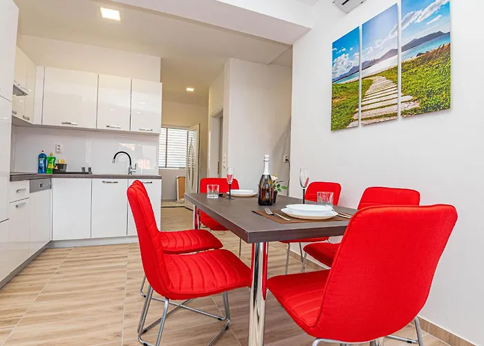 1 Bedroom Awesome In *