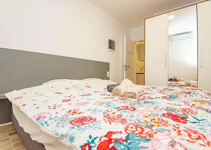 1 Bedroom Awesome In Appartement