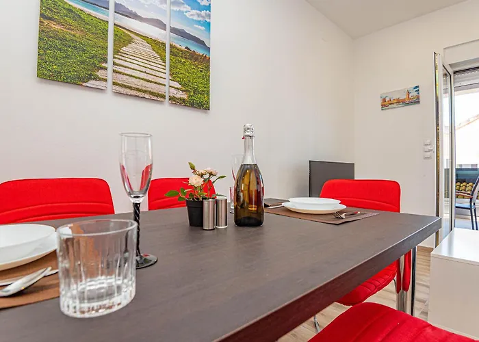 Appartement 1 Bedroom Awesome In Brodarica (Sibenik-Knin)