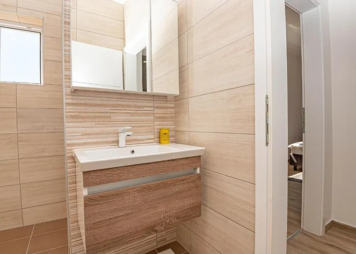 Appartement 1 Bedroom Awesome In Brodarica (Sibenik-Knin)